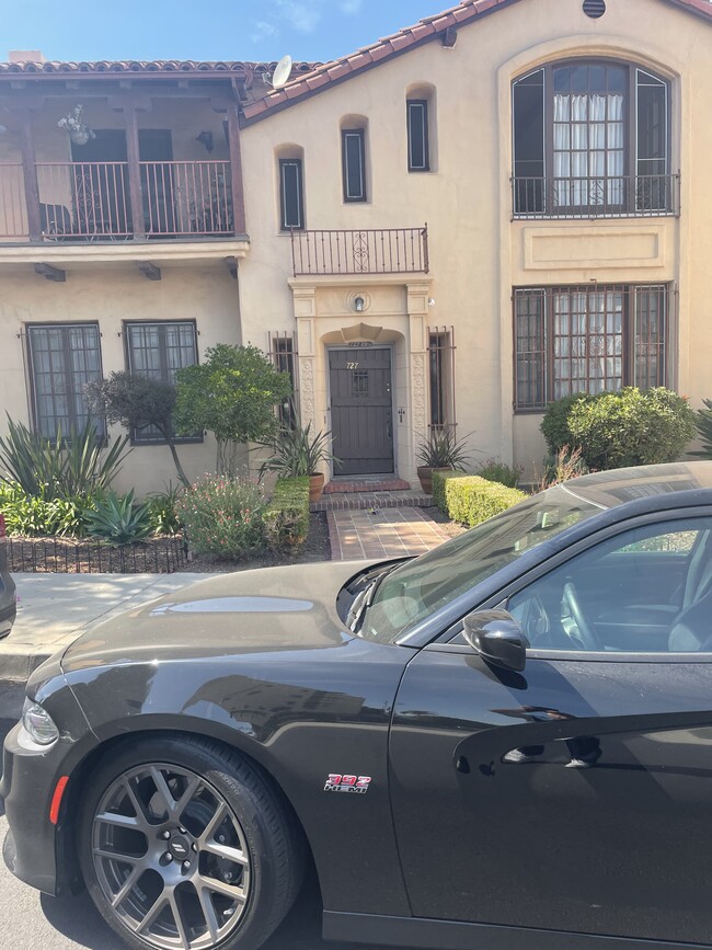 Primary Photo - 727 S Cochran Ave