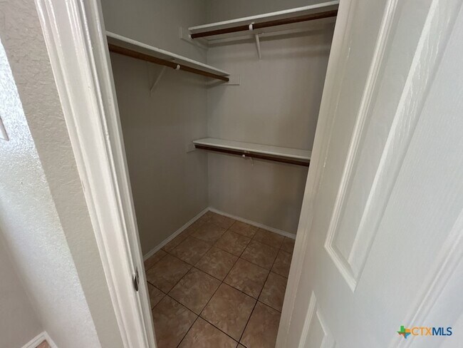 Building Photo - 4507 Lonesome Dove Dr