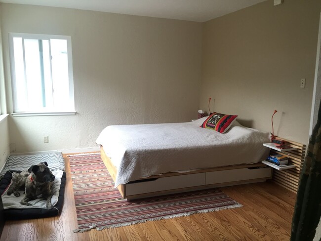 Building Photo - Cute Berkeley bungalow blocks from N. Berk...