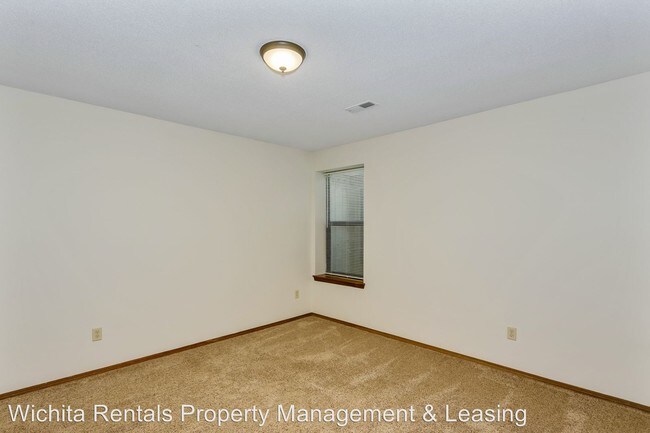 Building Photo - 3 br, 2 bath Apartment - 580 W. 3rd 580 W 3rd