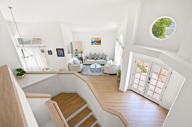 Building Photo - Luxe Spacious Home Near Parks Fully Equipped