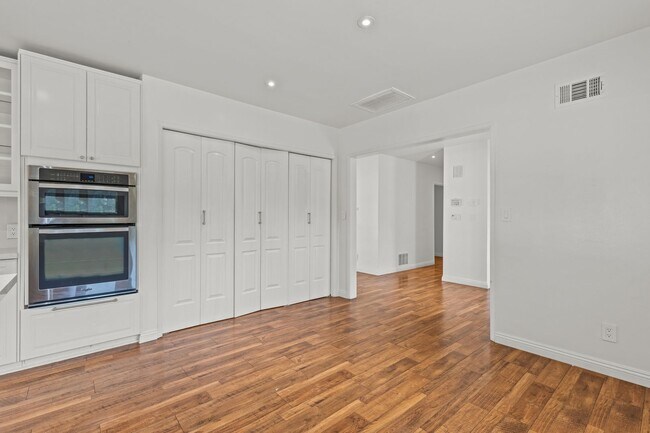 Building Photo - UPGRADED SOUTH OF THE BOULEVARD HOME WITH HUGE BACKYARD!