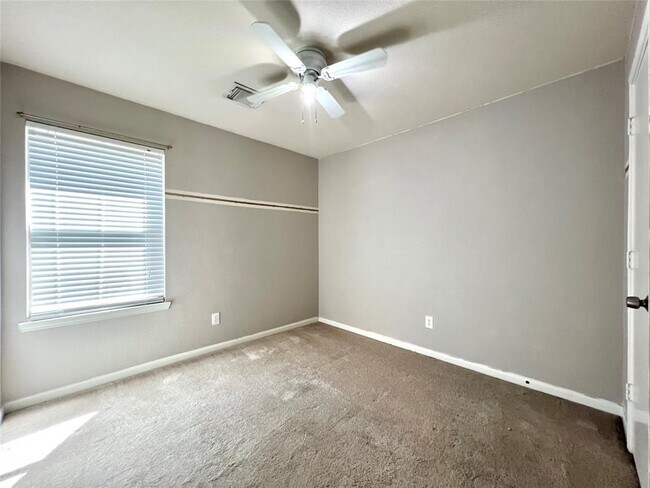 Building Photo - 21235 Bending Green Way