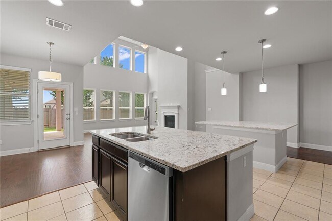 Building Photo - 15601 Cabrillo Way