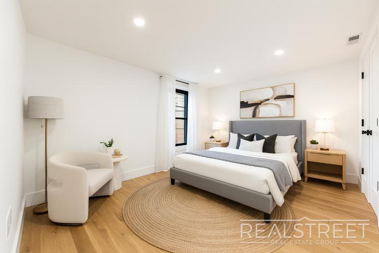 Building Photo - Newly Renovated 2 Bedroom in Bushwick