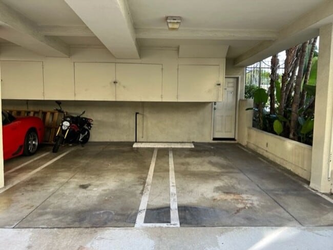 Building Photo - Private, Gated and the Heart of Costa Mesa!