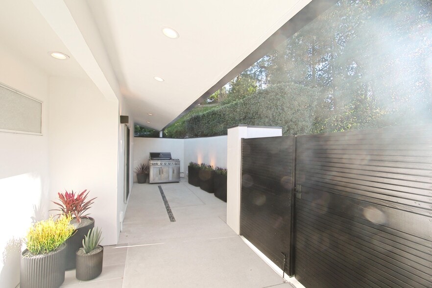 Building Photo - 7353 Pyramid Pl