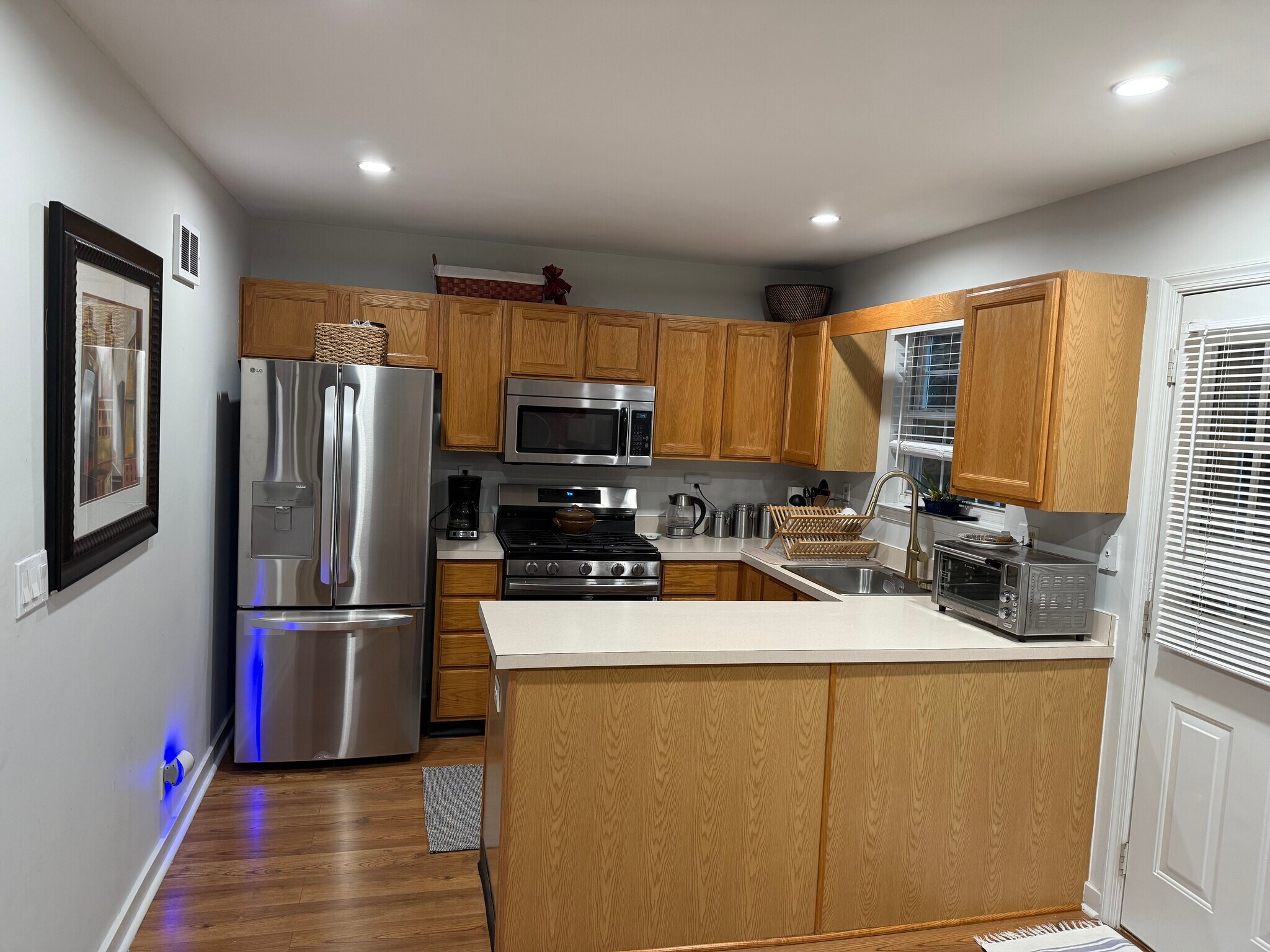 Building Photo - 7925 Ridge Ave