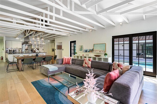 Building Photo - 524 Oleander Dr