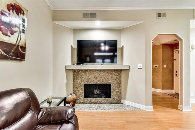 Building Photo - 4040 Avondale Ave