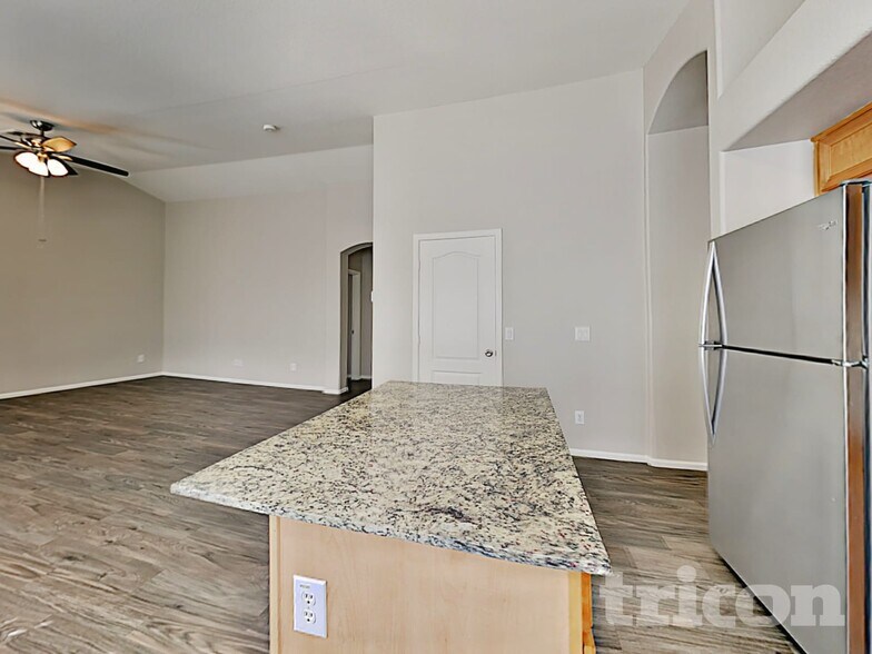 Building Photo - 8126 S Jenna Ln