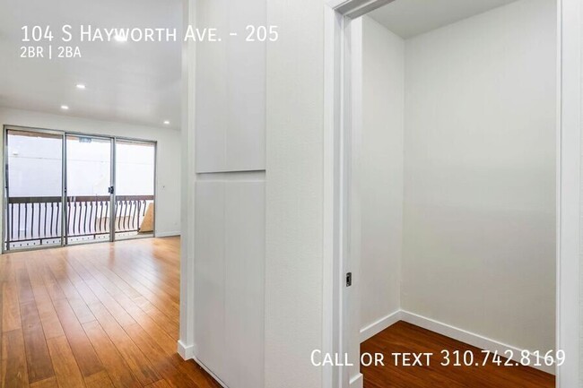 Building Photo - Spacious & Fully Remodeled Pet-Friendly 2-...