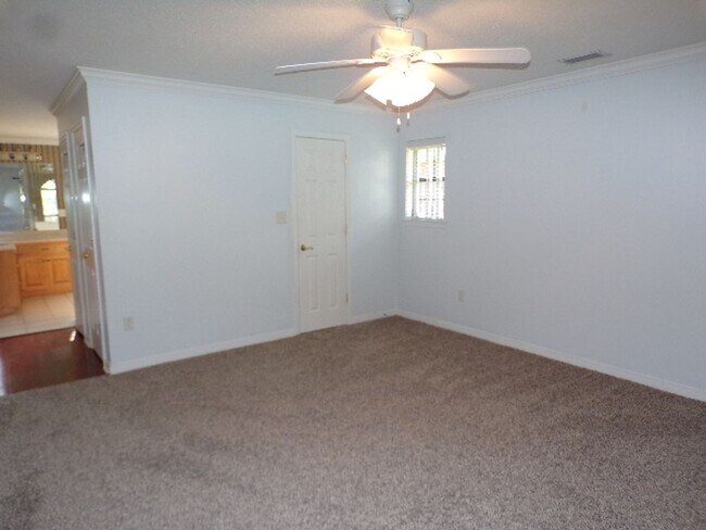 Building Photo - Beautiful 4-Bedroom Home - Heather Oaks