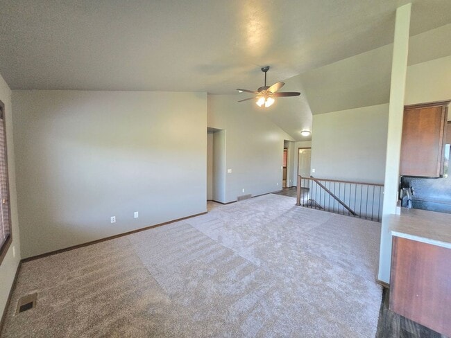 Building Photo - East Sioux Falls 4 Bed, 3 Bath Walkout Twi...