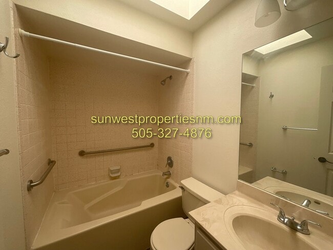 Building Photo - 4 Bedroom, 2 Bath Home