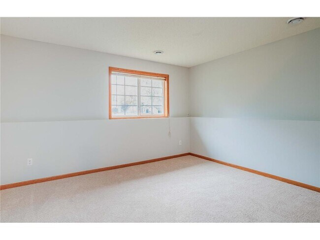 Building Photo - 916 Parkside Blvd