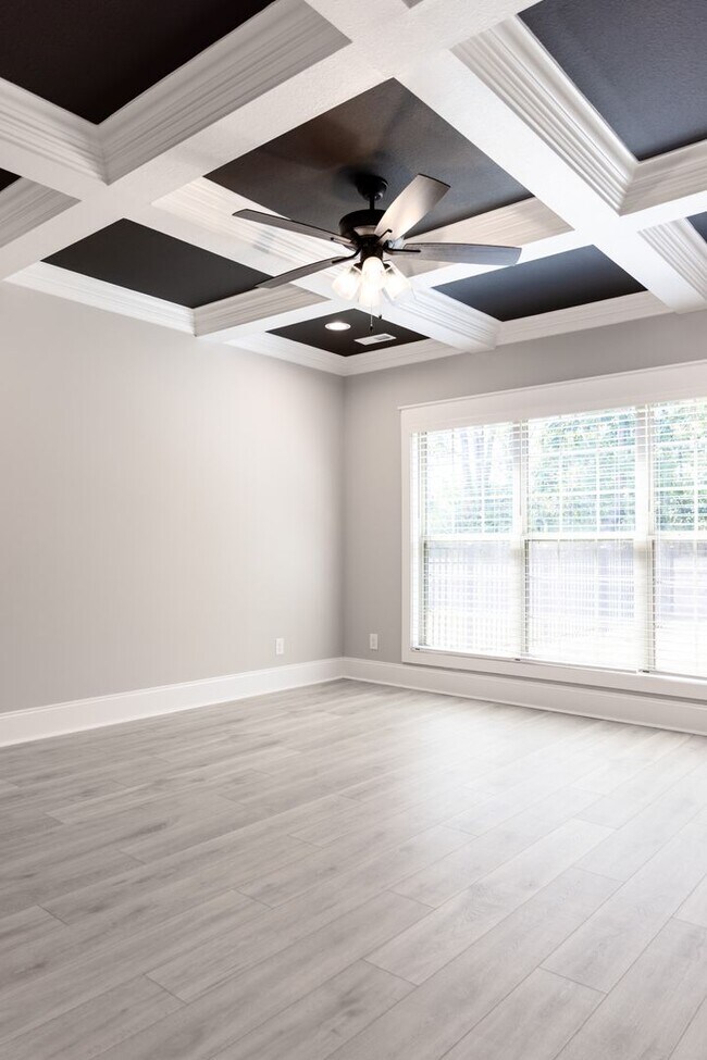 Building Photo - Elegant All-Brick Townhome in a Gated Community in Sango