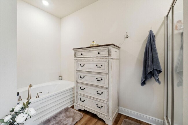 Building Photo - 585 Riverwalk Cir