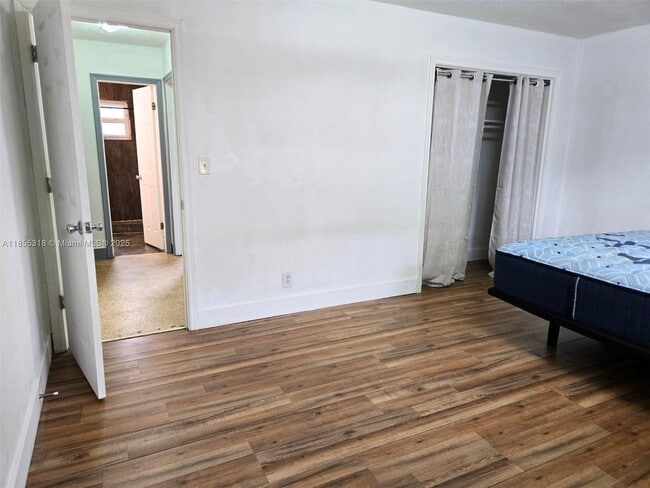 Building Photo - 4101 SW 54th Ct