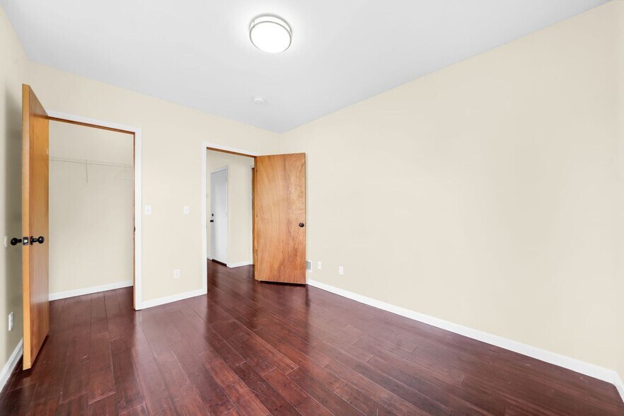 Building Photo - 620 McGillvray Pl