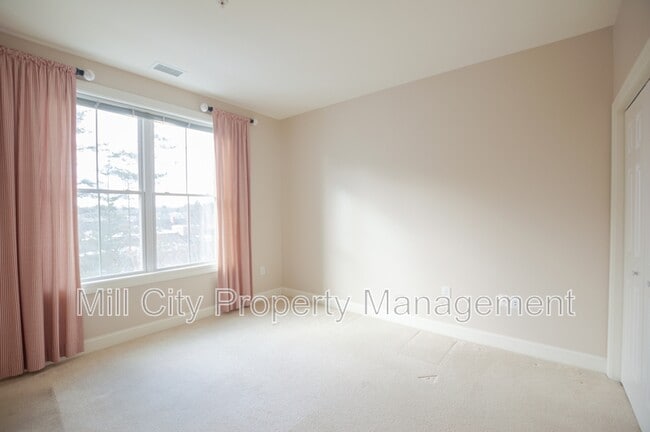 Building Photo - 5 Sally Sweets Way