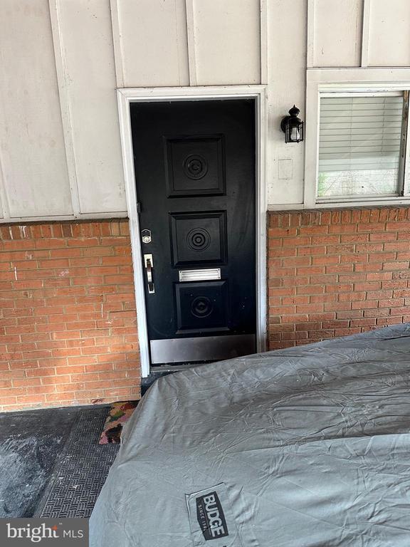 Building Photo - 10006 Green Forest Dr