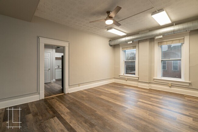 Building Photo - 903-903 Oak St
