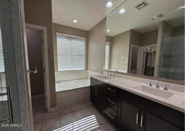 Building Photo - 287 N Jesse St