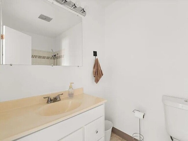 Building Photo - 3869 Montgomery Blvd NE