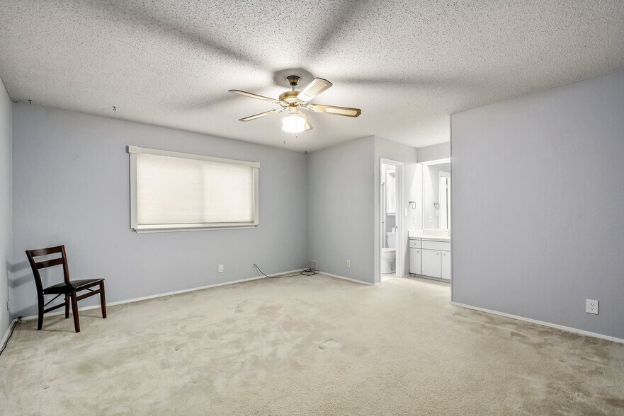 Building Photo - 4802 Gerona Dr