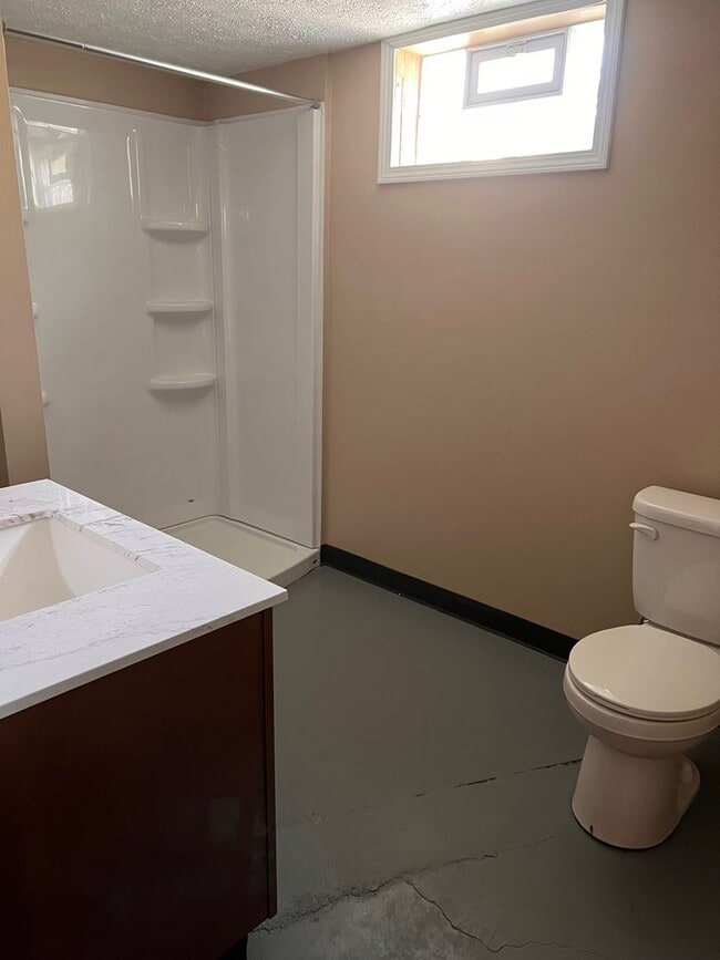 Building Photo - 926 N Ward Ave