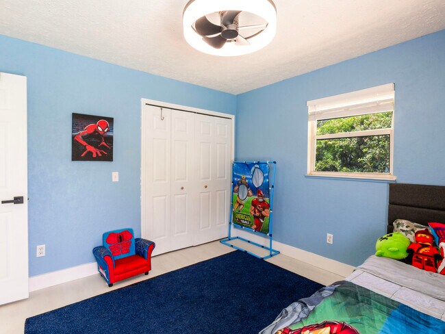 Building Photo - 1123 SW Oak Hollow Ct