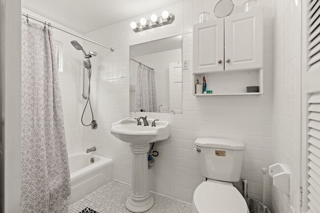 Building Photo - 48 Tapped St