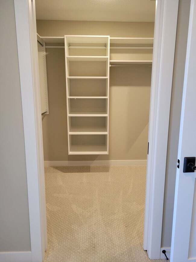 Building Photo - Executive Luxury Rentals