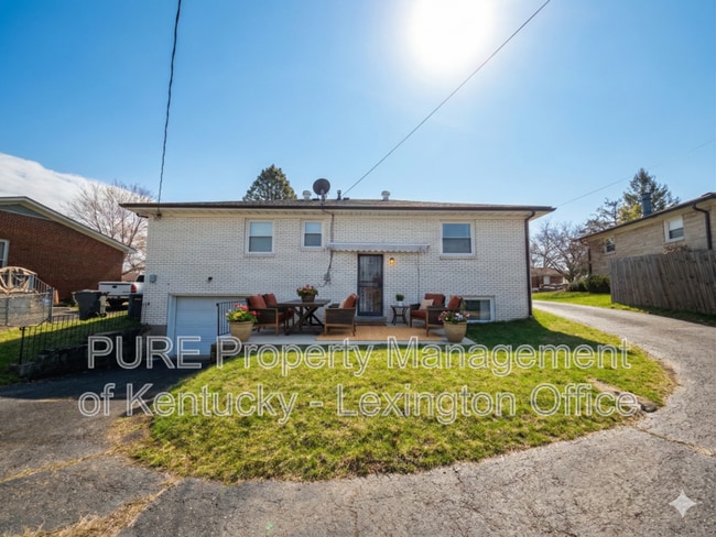 Building Photo - 2225 Sandra Ct