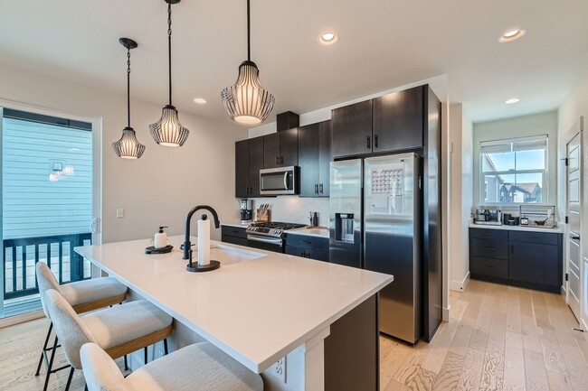 Building Photo - 3 Bedroom, 4 Bath Townhome in Broomfield