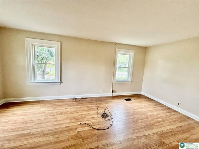 Building Photo - 3874 Northwood Ave