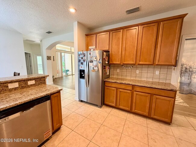 Building Photo - 2411 Golfview Dr