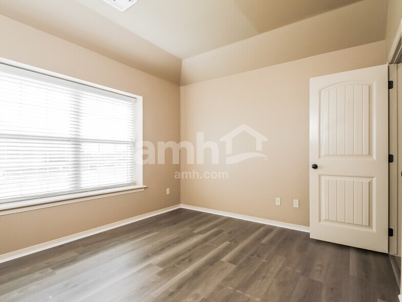 Building Photo - 14537 S Urbana Ct