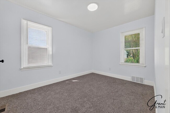 Building Photo - 3 Bedroom - 1 Bath - Warrendale - $1450