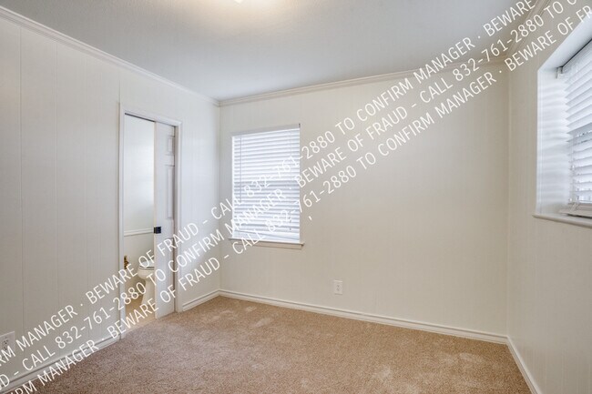 Building Photo - 518 Malden Dr