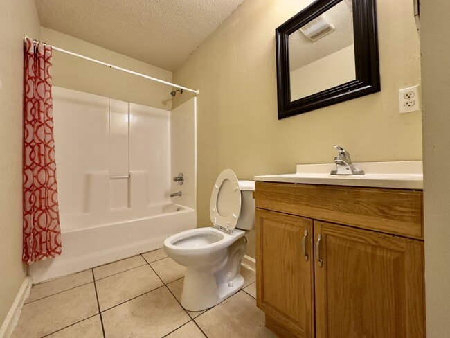 Building Photo - 1736 Flood St