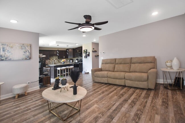 Building Photo - Pet Friendly Three Bedroom!