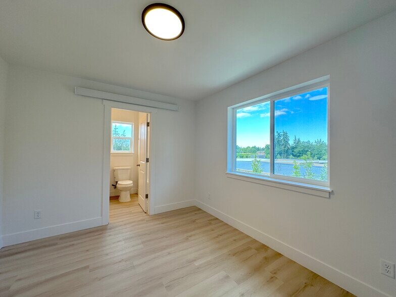 Building Photo - 3021 Harold Dr SE