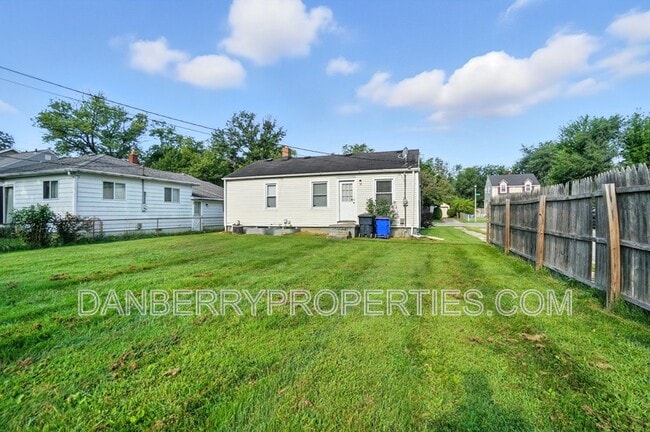 Building Photo - 1126 Searles Rd