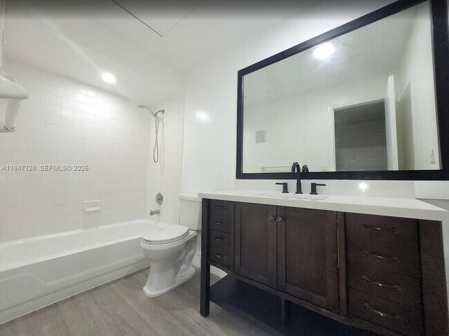 Building Photo - 468 NE 206th Ln