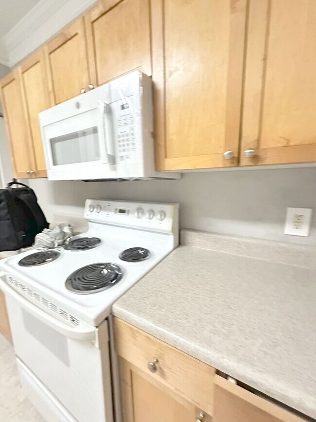 Building Photo - 8848 Villa View Cir