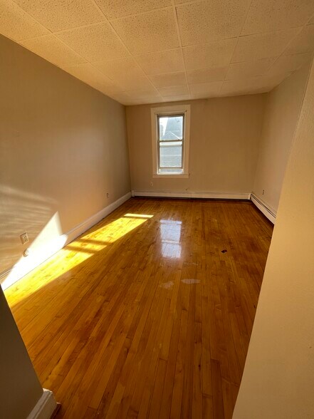 Building Photo - 418 4th St