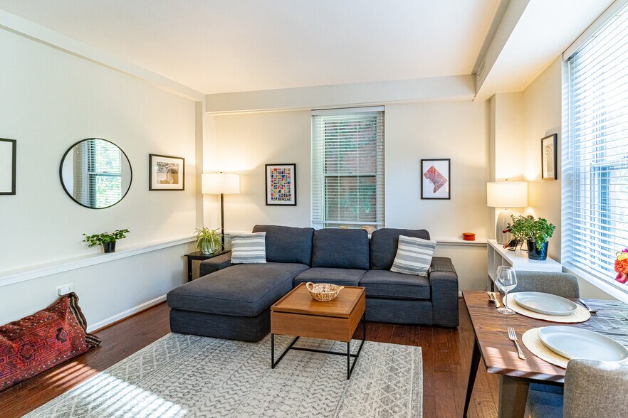 Building Photo - 1133 13th St NW