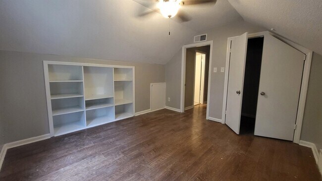 Building Photo - 5195 Wren Cove